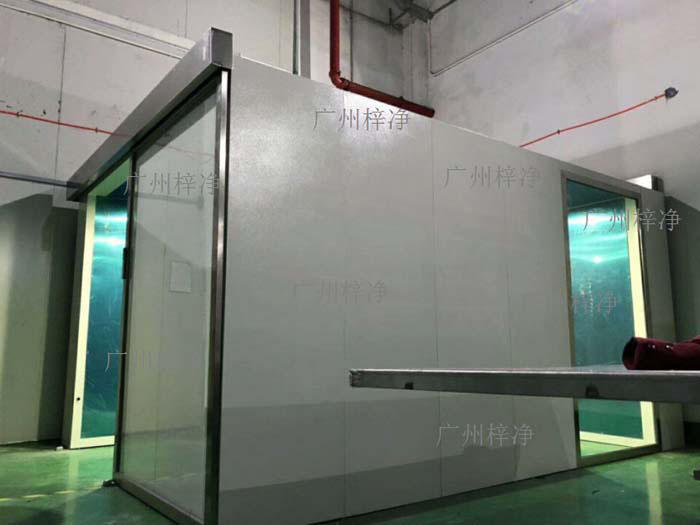風淋室是醫(yī)療設備生產(chǎn)車間中不可或缺的潔凈設備