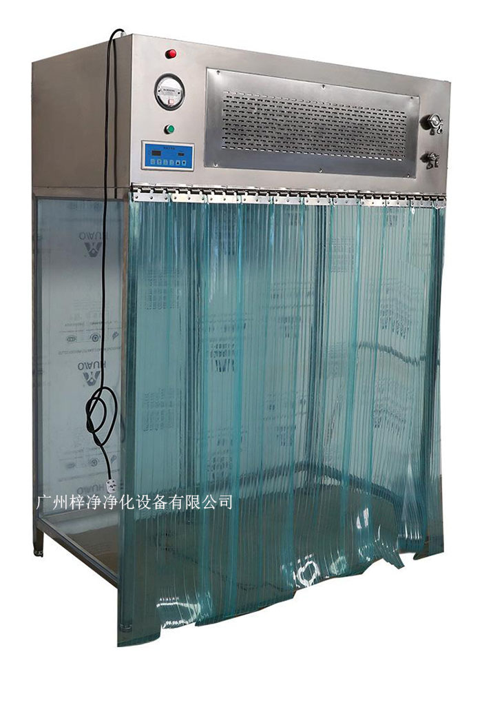 百級潔凈層流罩它主要由箱體、風機、初效空氣過濾器、高效空氣過濾器、阻尼層、燈具等組成。 百級潔凈層流罩它主要由箱體、風機、初效空氣過濾器、高效空氣過濾器、阻尼層、燈具等組成。