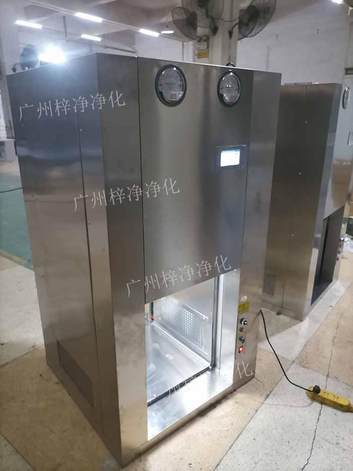 當(dāng)傳遞窗與機器人連接時，機器人可以自動從傳遞窗中取出或放入物料，實現(xiàn)物料的自動傳遞。